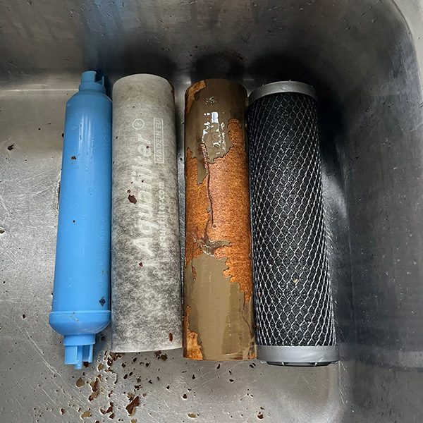 water-filter-service-dirty-filters